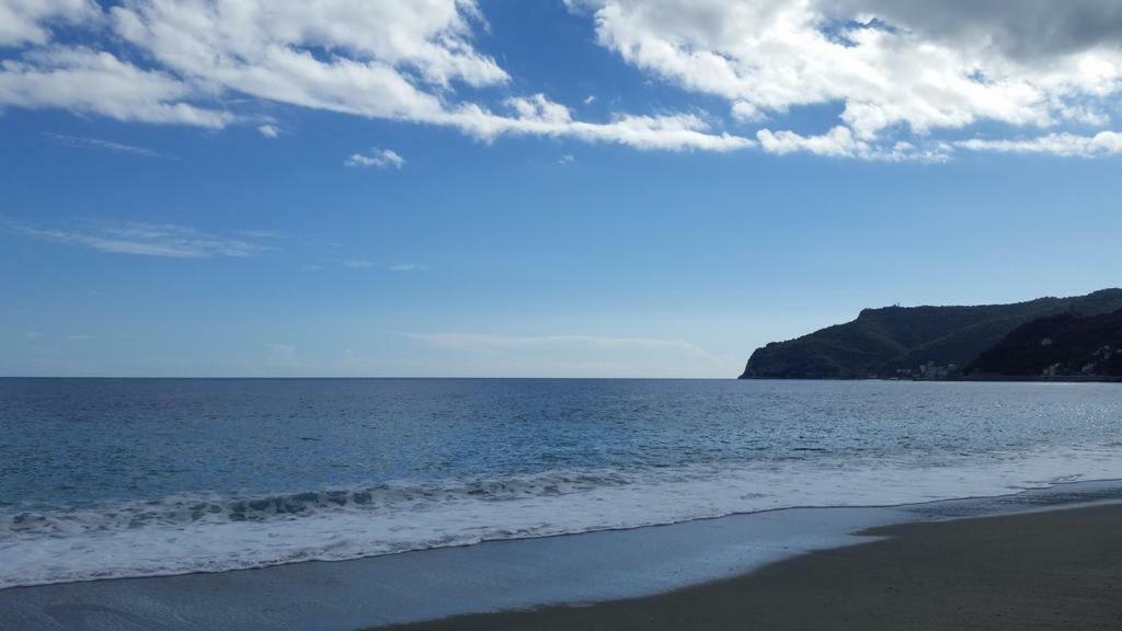Residenza Lux Fronte Mare Apartment วาโด ลีกูเร ภายนอก รูปภาพ