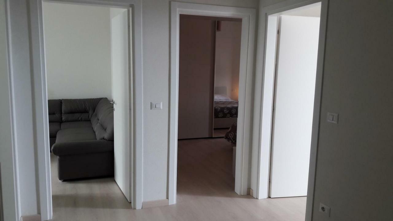 Residenza Lux Fronte Mare Apartment วาโด ลีกูเร ภายนอก รูปภาพ