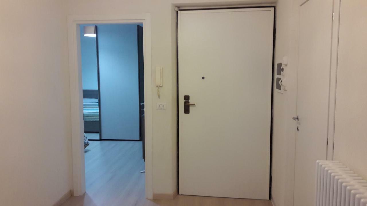 Residenza Lux Fronte Mare Apartment วาโด ลีกูเร ภายนอก รูปภาพ