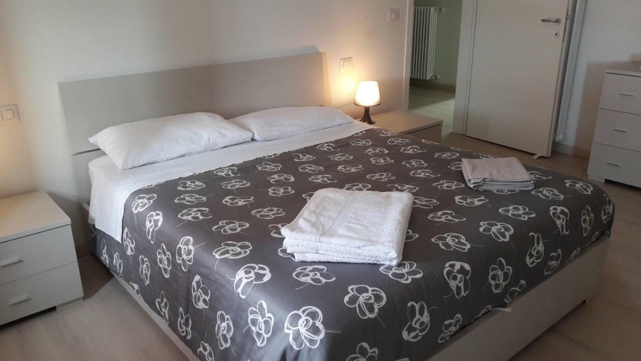 Residenza Lux Fronte Mare Apartment วาโด ลีกูเร ภายนอก รูปภาพ