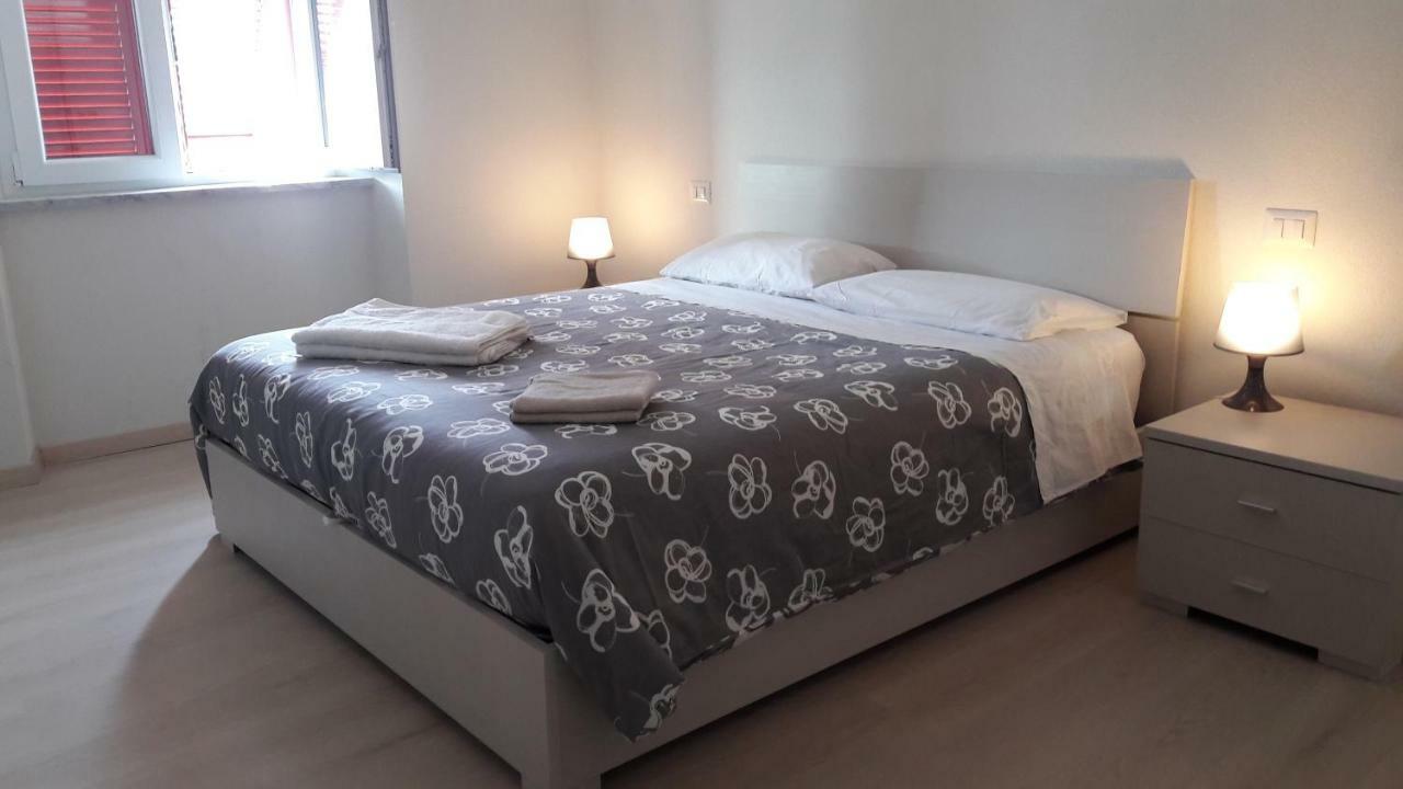 Residenza Lux Fronte Mare Apartment วาโด ลีกูเร ภายนอก รูปภาพ